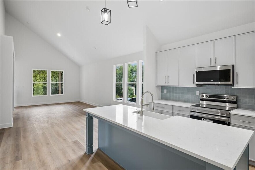 Building Photo - 2050 Morehouse Dr NW
