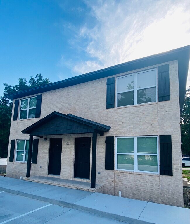 Building Photo - 416 E G St