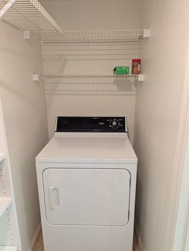Building Photo - Furnished Condo at the Falls!