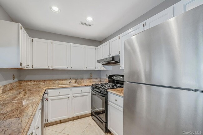 Building Photo - 908 Sara Cir