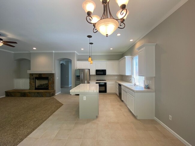 Building Photo - 4 bedroom in Paso Robles