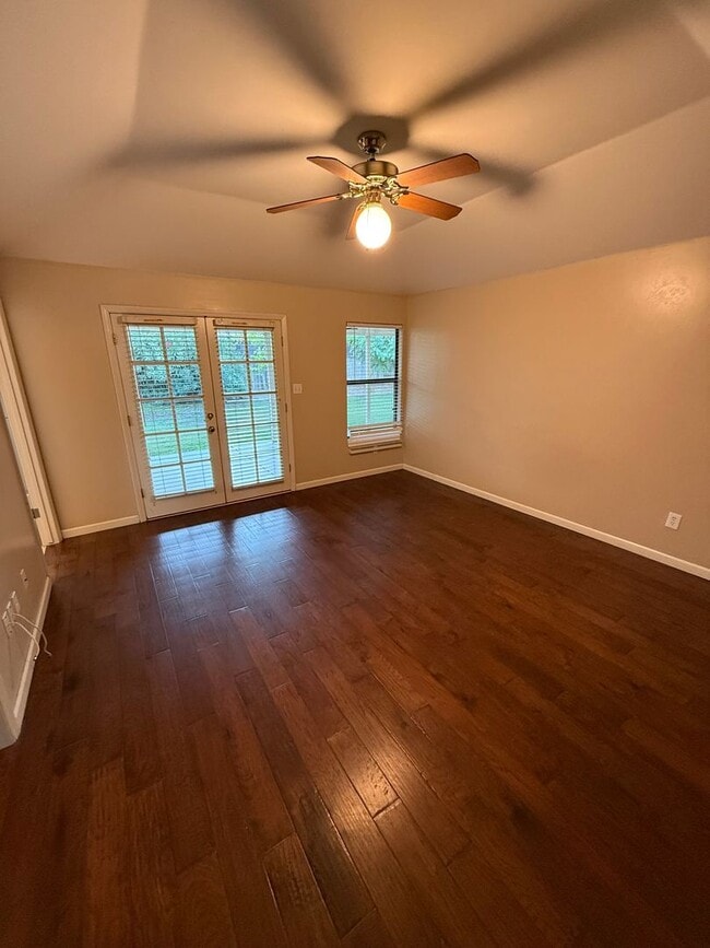 Building Photo - Charming 3-Bedroom Home in North Campus Park