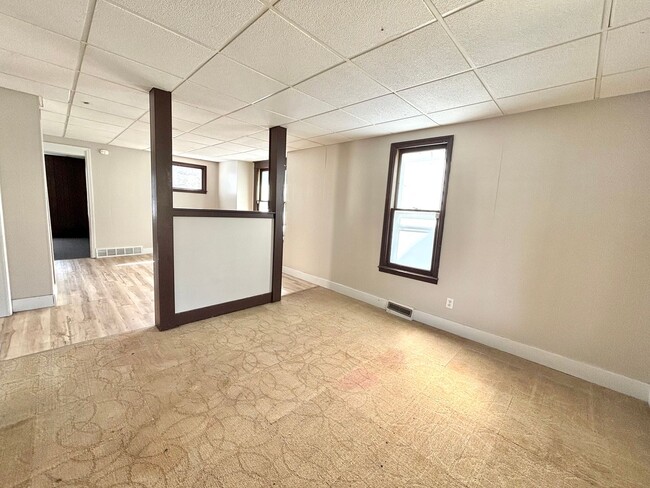 Building Photo - 1422 E Stockbridge Ave