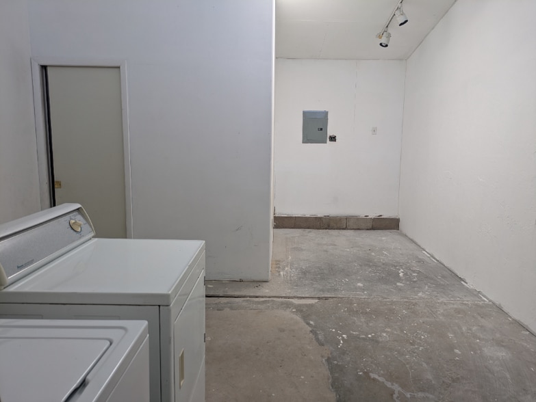 Building Photo - 1465 W Prince Rd