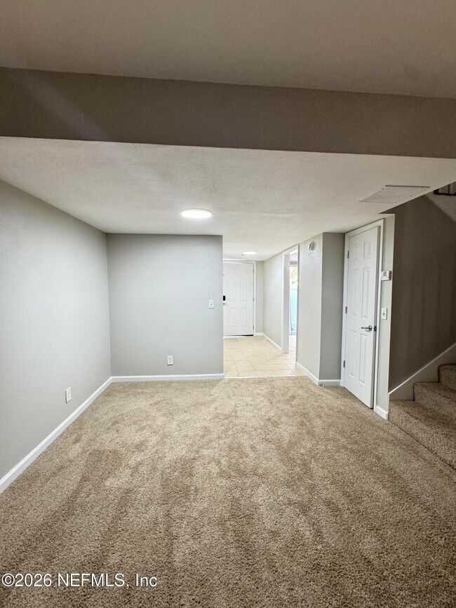 Building Photo - 8880 Old Kings Rd S