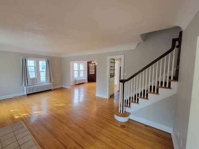 Primary Photo - Beautiful Cedar Falls Home