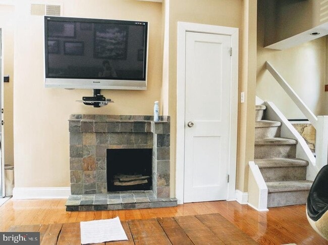 Building Photo - 1933 Rodman St