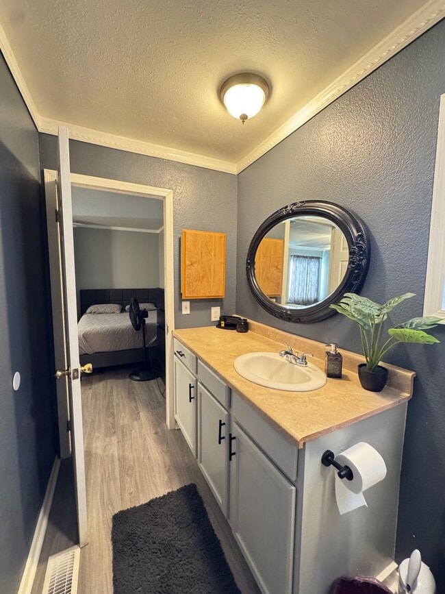 Building Photo - Home close to Casinos and River