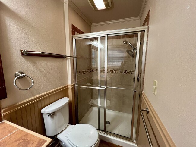 Building Photo - 3 Bedroom Home in Greenwood!