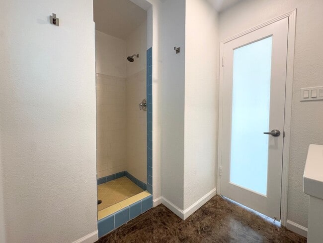 Building Photo - AVAILABLE NOW!! Studio Apartment in Palm Springs!!