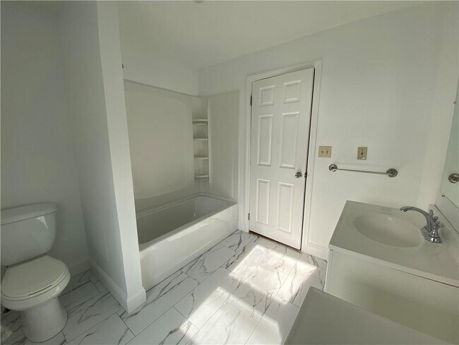 Building Photo - 16 Clearview Ave