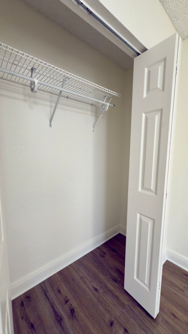 Building Photo - Lakefront one bedroom condo in Palm Beach Grande