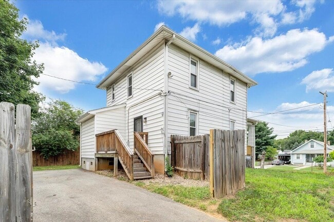 Building Photo - 1202 Rugby Blvd NW