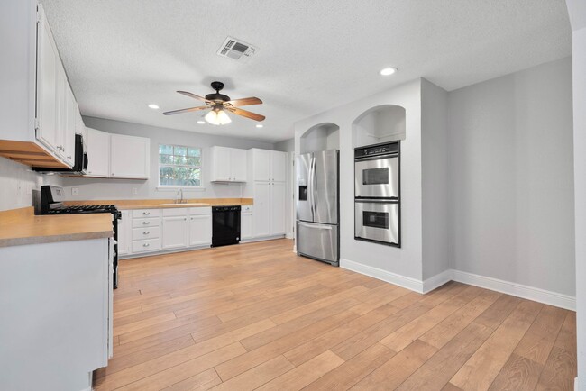 Building Photo - Beautiful one story home near Sea World fo...