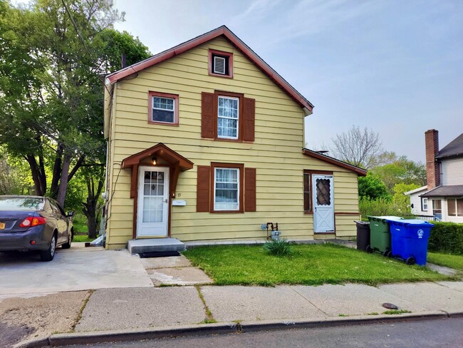 Primary Photo - 19 Bonnell Pl