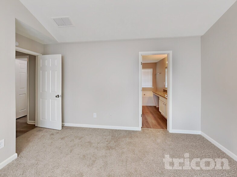 Building Photo - 501 Walton Dr