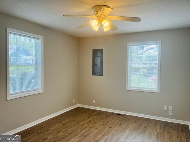 Building Photo - 900 Park Ave