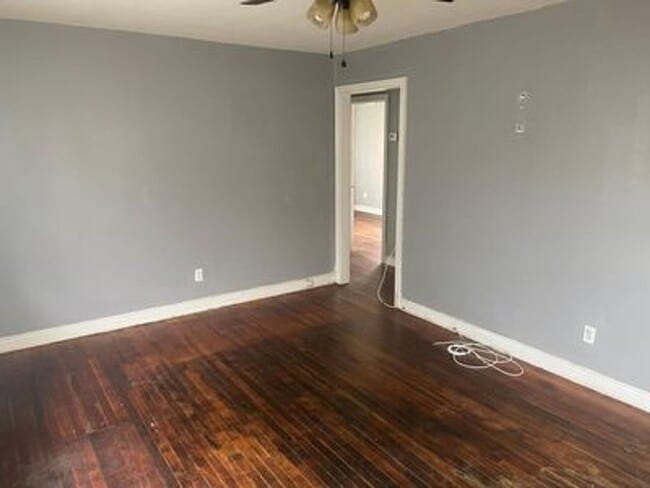 Building Photo - 2 bed house on Rva Northside!  Central hvac, hardwoods,all electric, lots of parking, laundry,