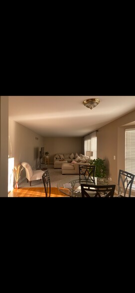 Building Photo - 1915 Chestnut Grove Dr