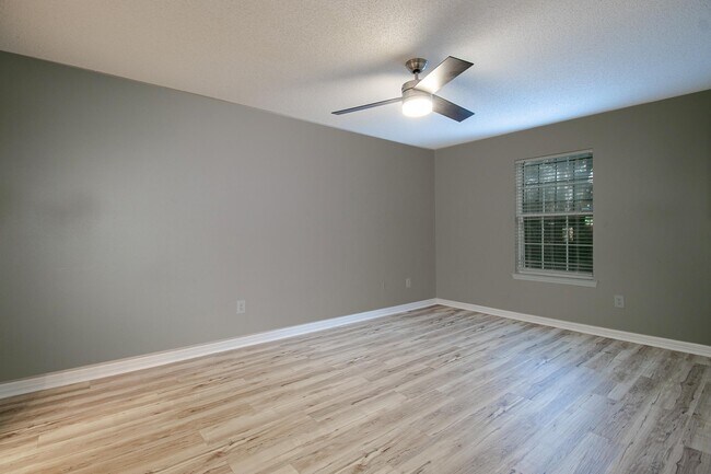 Building Photo - 10690 E Bay Tree Dr