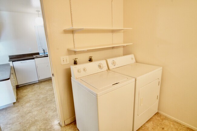 Building Photo - 1597 Drake Dr