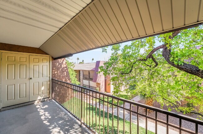 Building Photo - Guard Gated Community - 2 bedroom and 1 bathroom, Upstairs Unit Private Balcony Over looking Park...