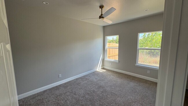 Building Photo - 3207 Bourland St