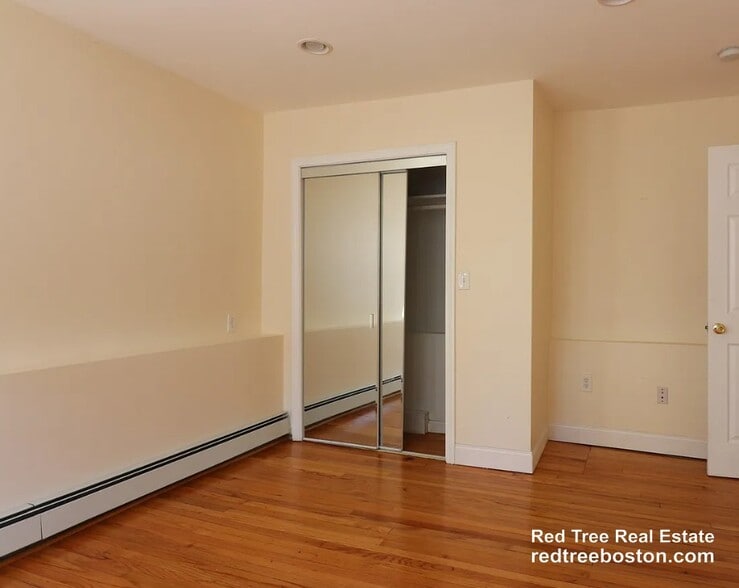 Building Photo - 20 Magoun St