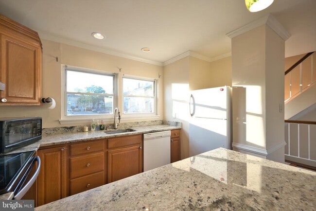 Building Photo - 13003 Trailside Way