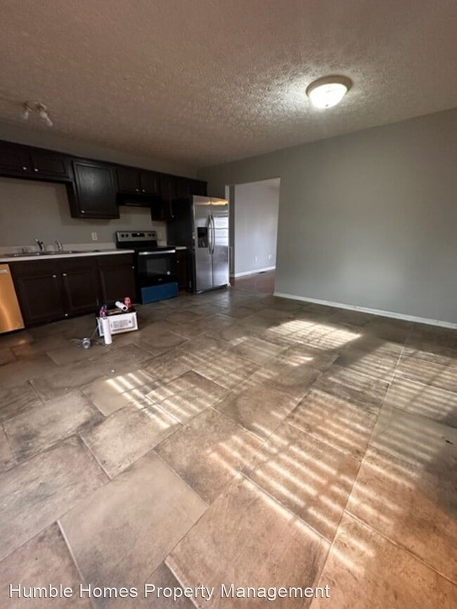 Building Photo - 6 br, 3 bath House - 104 River Tanmer Way