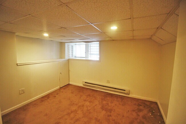 Building Photo - 2026/2027 JHU Off-campus housing for 2019 5bd/2ba w/ W/D! Available 6/15/26