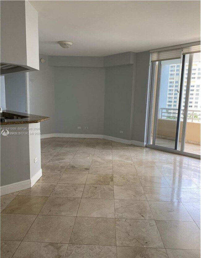 Building Photo - 808 Brickell Key Dr