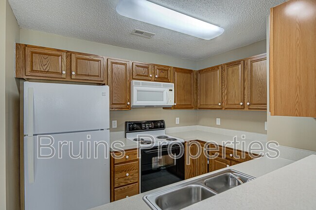 Building Photo - 6113 Hedgecock Cir