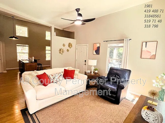 Building Photo - 837 Forrest Cir SE