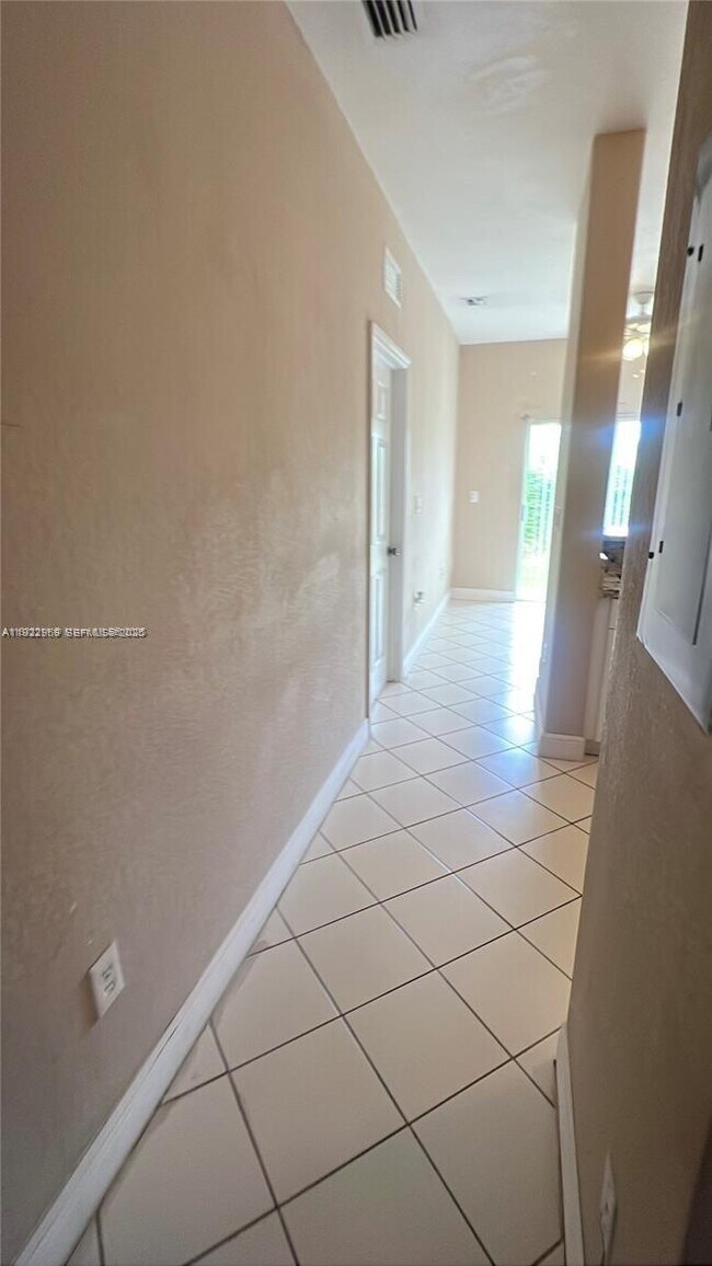 Building Photo - 2551 SE 16th Terrace