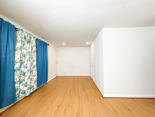 Building Photo - 2016 Wheaton Haven Ct