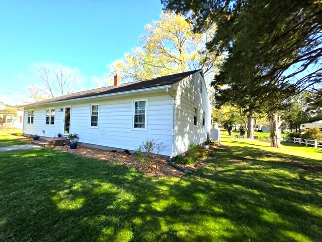 Building Photo - 104 Lee Dr