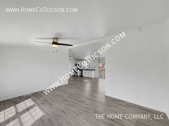 Building Photo - 2662 W Golda St