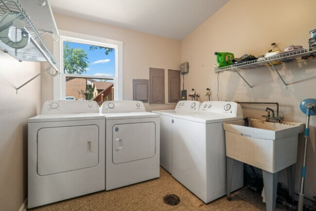 Building Photo - 627 Chardonnay Ln