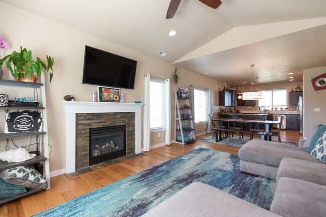 Building Photo - 136 Bull Frog Dr