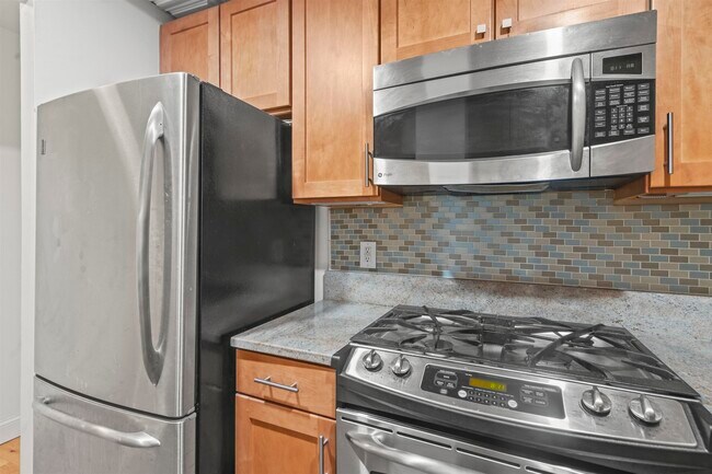 Building Photo - 187 Wayne St