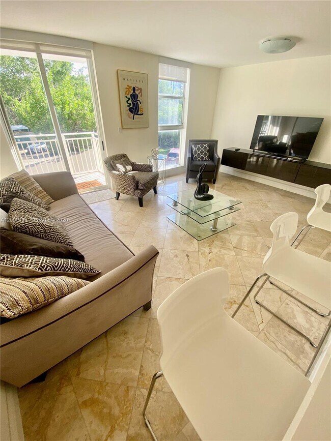 Building Photo - 16590 NE 26th Ave