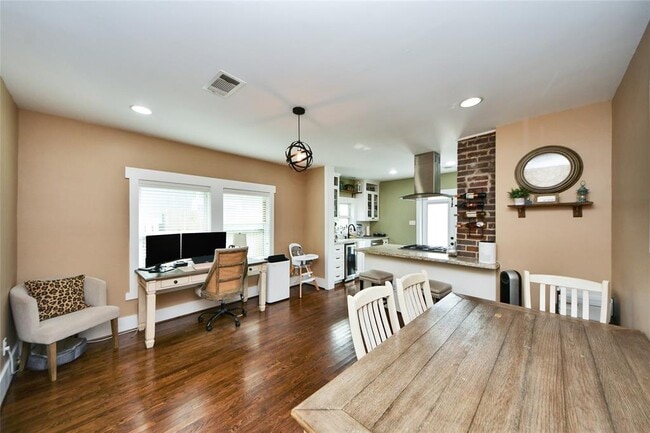 Building Photo - 311 Cosmos St