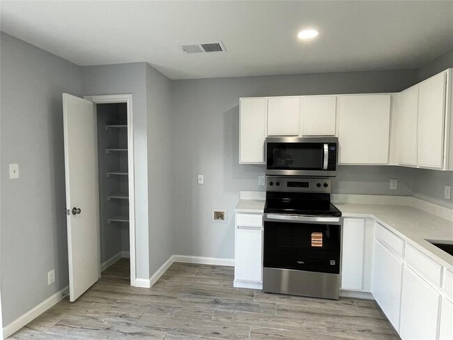 Building Photo - 2911 Donnell Dr