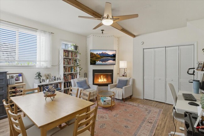 Building Photo - 3144 N Southport Ave