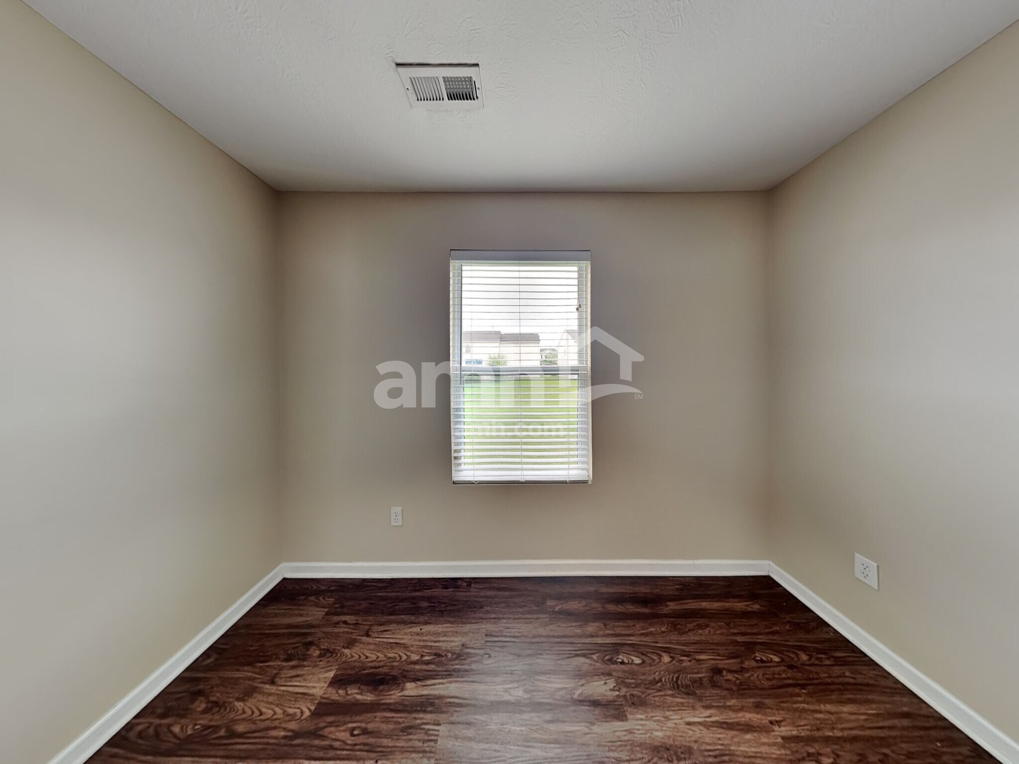 Building Photo - 1245 Cloverview St