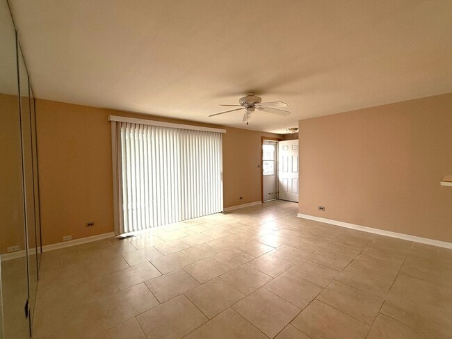 Building Photo - 933 Sagamore Dr
