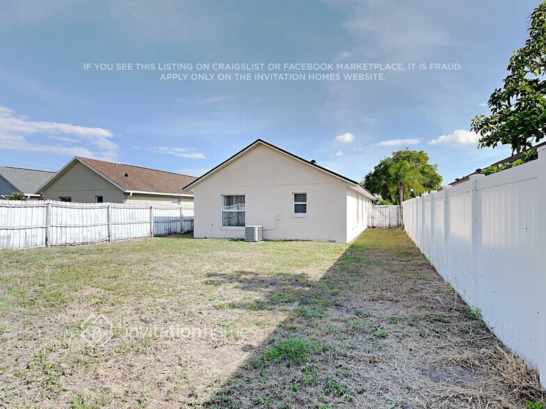 Building Photo - 9624 Hollyhill Dr