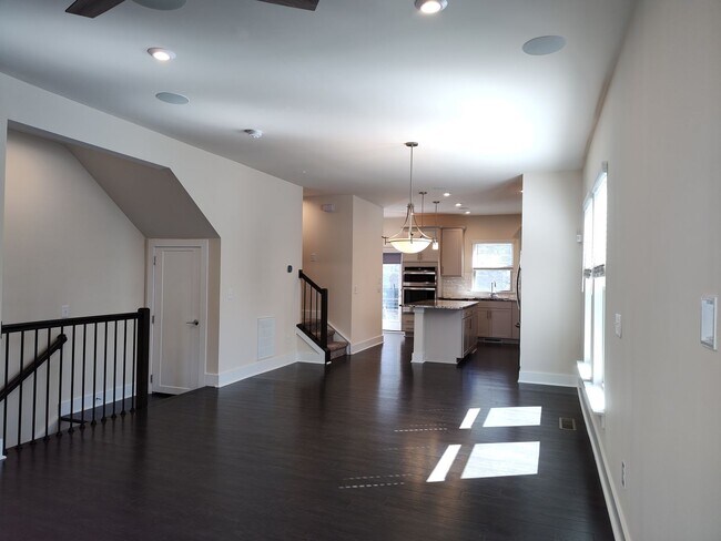 Building Photo - Modern End-Unit Townhome located in the Ce...