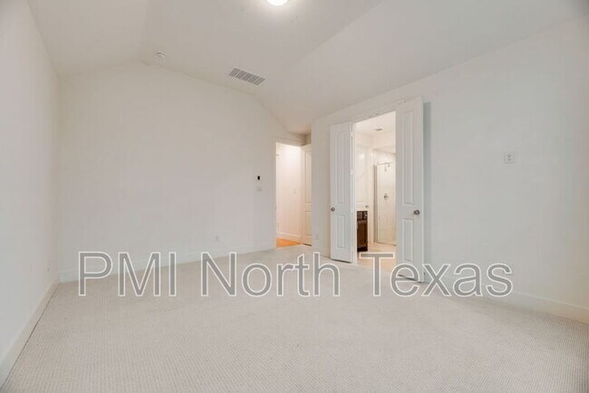 Building Photo - 3926 Stars St